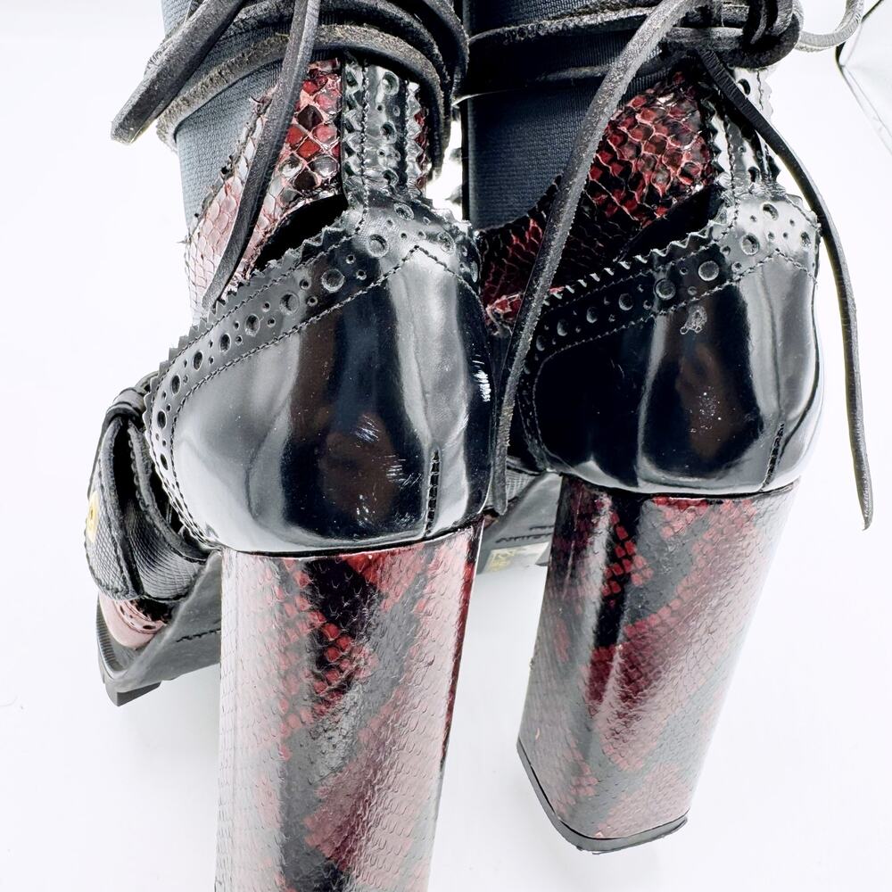 Burberry Military Westmarsh Cutout Ankle Boots in Burgundy (Size 36.5) - Picture 15 of 16